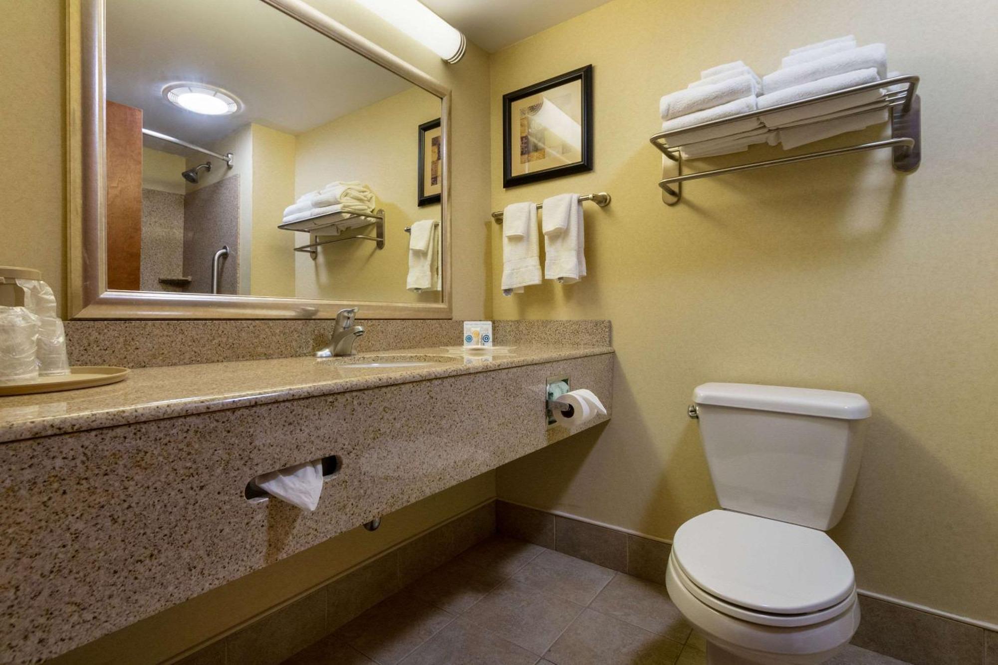 Superior Suite with One King Bed and Two Queen Beds - Non-Smoking,1280711956:JPEG
